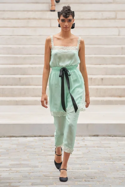 Look 28